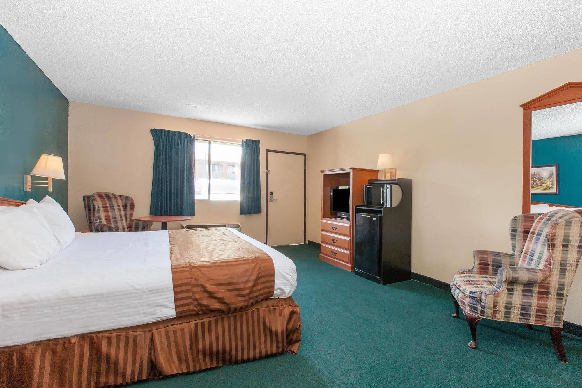 America'S Best Value Inn & Suites Bakersfield Central Exterior photo