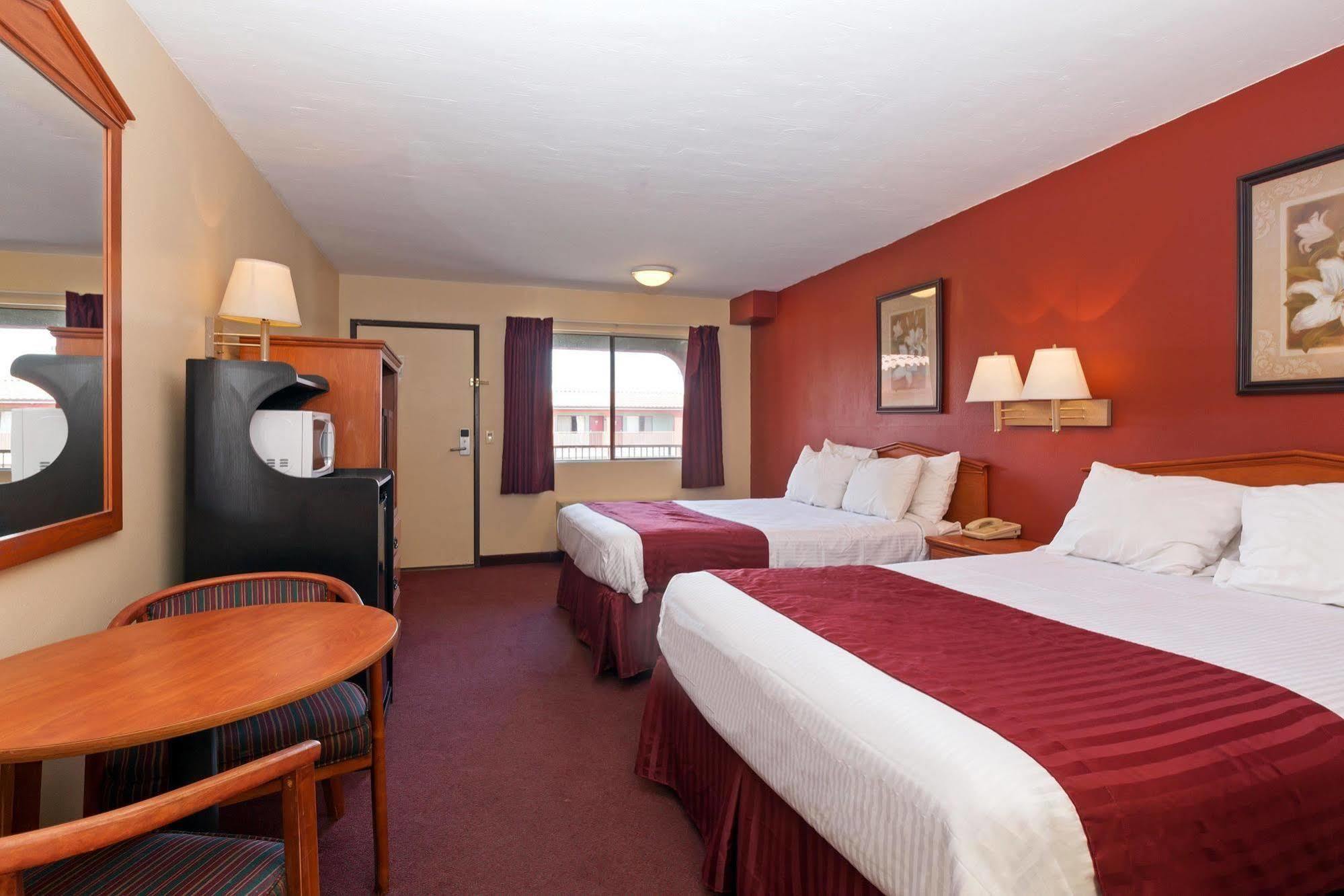 America'S Best Value Inn & Suites Bakersfield Central Exterior photo